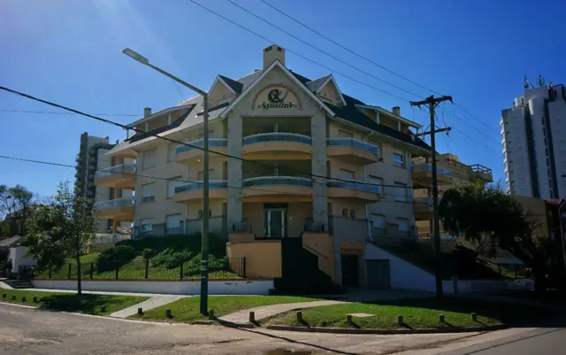 EXCELENTE EDIFICIO EN VENTA 12 DEPARTAMENTOS EN VILLA GESELL PLENO CENTRO