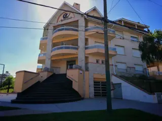 EXCELENTE EDIFICIO EN VENTA 12 DEPARTAMENTOS EN VILLA GESELL PLENO CENTRO foto 3