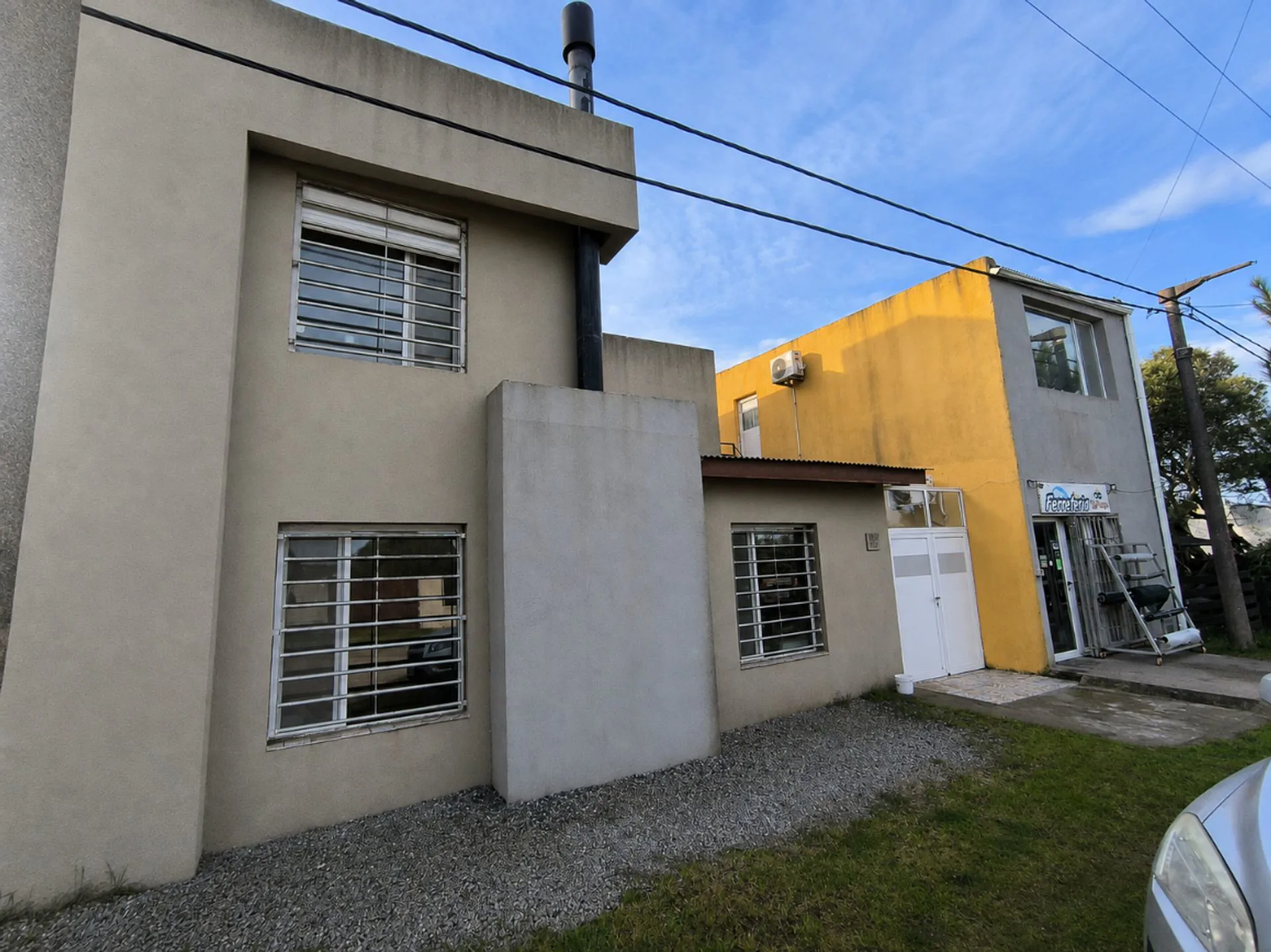 Venta Casa 7 ambientes c/2 locales Playa Quequén foto 2