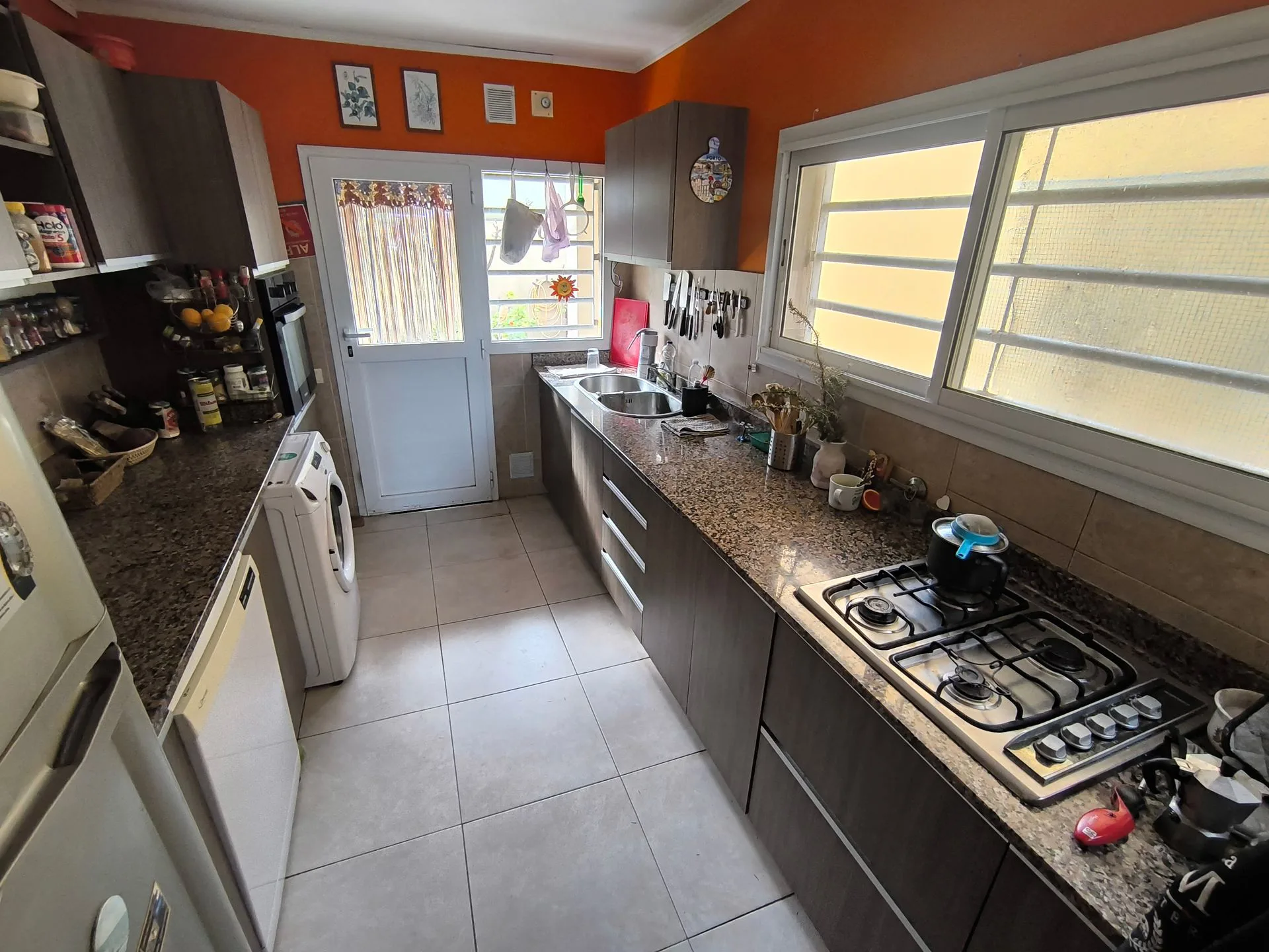 Venta Casa 7 ambientes c/2 locales Playa Quequén foto 3