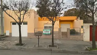SE VENDE HERMOSA CASA CENTRICA – C. DE PATAGONES foto 1