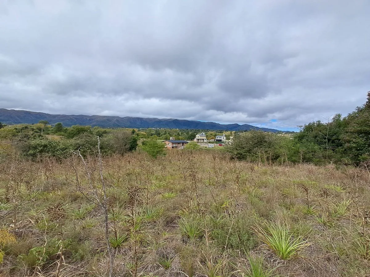Lote con vista 1450m2 en Villa Giardino foto 4