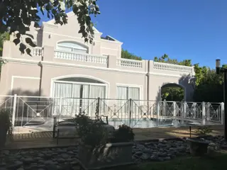 Excelente propiedad de 4 habitaciones en Solar del Bosque foto 2