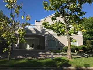 Excelente propiedad de 4 habitaciones en Solar del Bosque foto 3