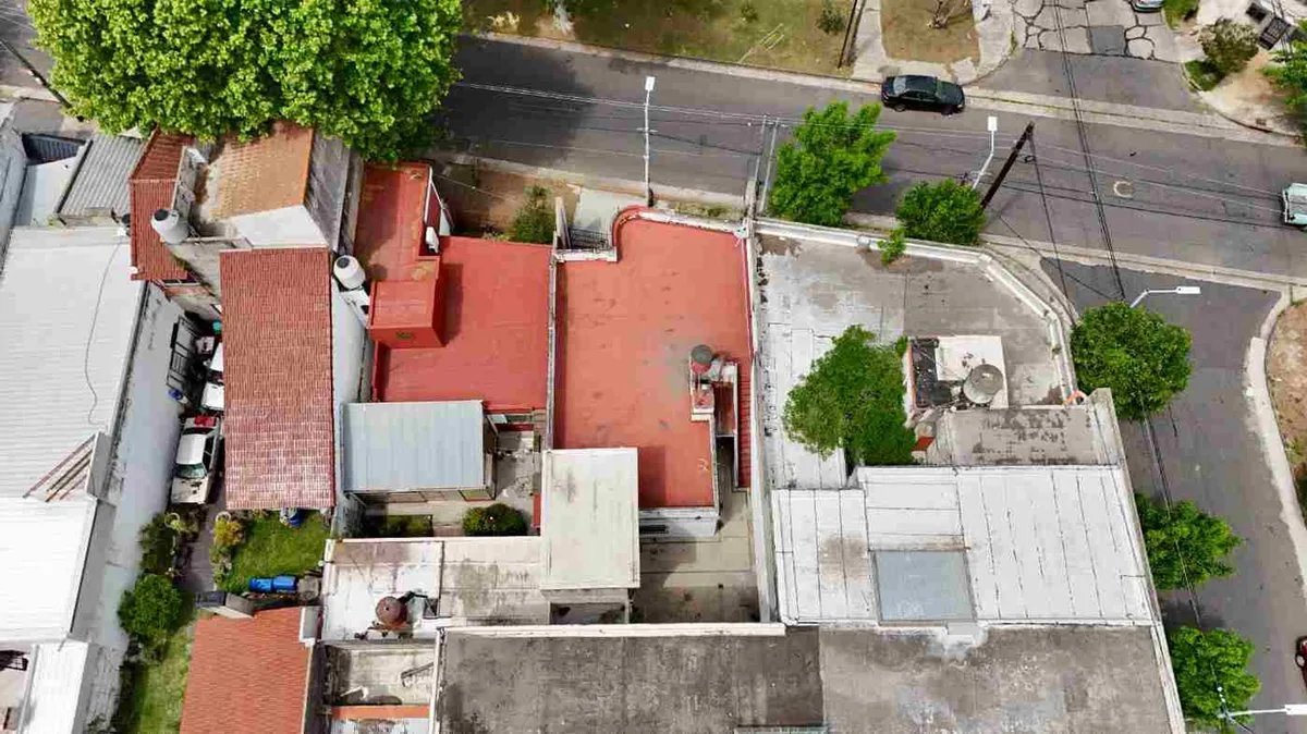 VENTA CASA EN AVELLANEDA CON GARAGE Y TERRAZA foto 2