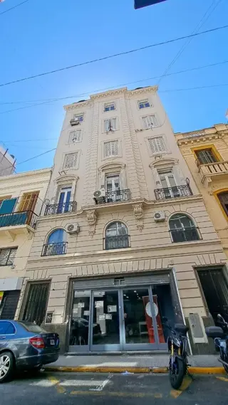 vende oficina de 6 ambientes en Montserrat foto 1