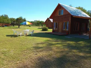 Complejo De Cabañas. Ideal Inversor Con Deseo De Vivir Rodeado De Naturaleza. Excelente Renta foto 2