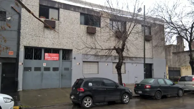 Galpon /Depósito en Planta Baja y mas de 11 habitaciones en Planta Alta, todo junto o por separado