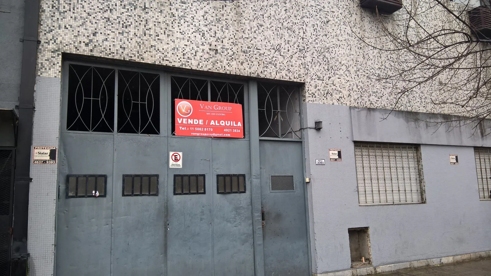 Galpon /Depósito en Planta Baja y mas de 11 habitaciones en Planta Alta, todo junto o por separado foto 2