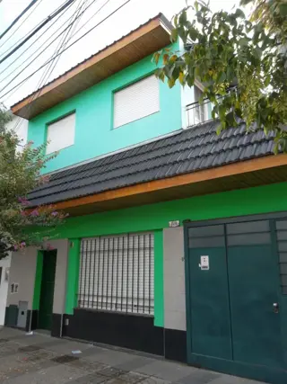 VENTA DE CASA MULTIFAMILIAR DE CUATRO AMB. Y FONDO LIBRE ZONA CHILAVERT foto 1