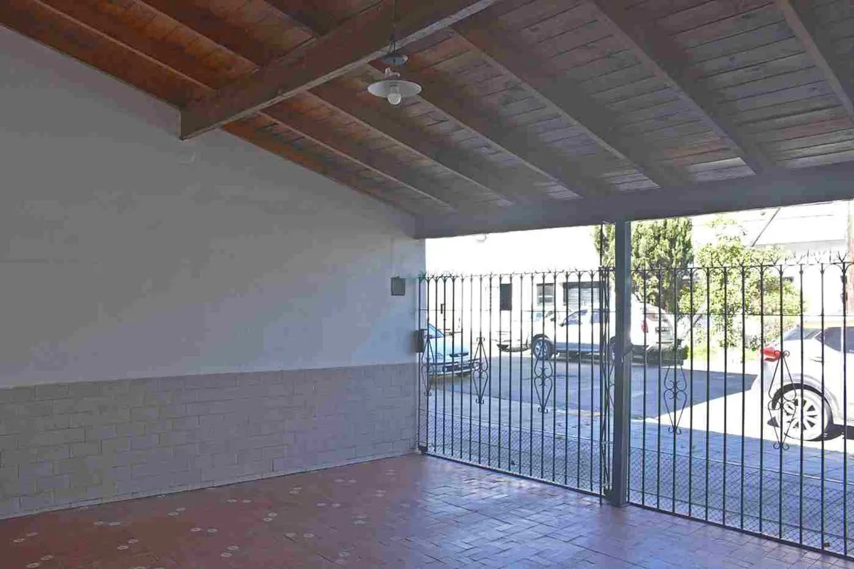 VENTA CASA 3 AMB C/ COCHERA Y PATIO - V. ALSINA foto 4