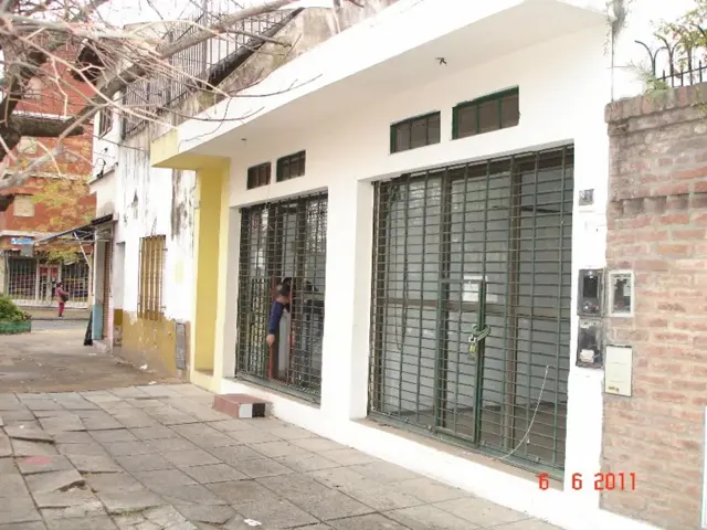 Locales 2 con vivienda V. Lugano Acción Inmobiliaria