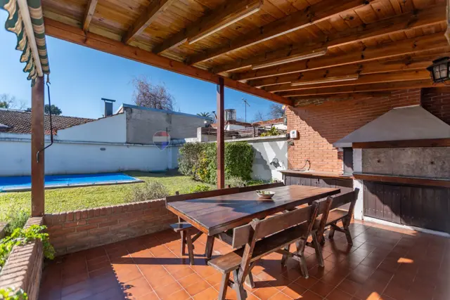 VENTA CASA JARDIN PISCINA QUINCHO COCHERA