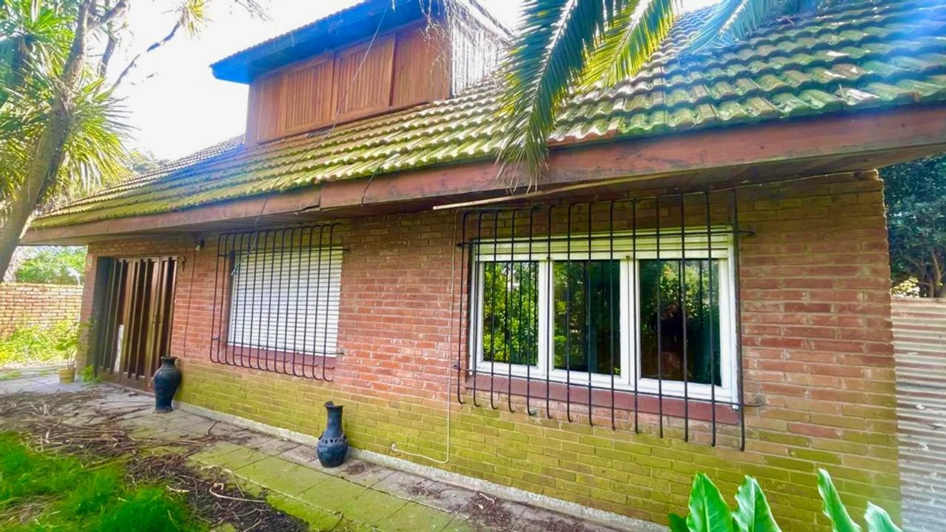 Venta casa 3 ambientes  garaje y parque a reciclar foto 2