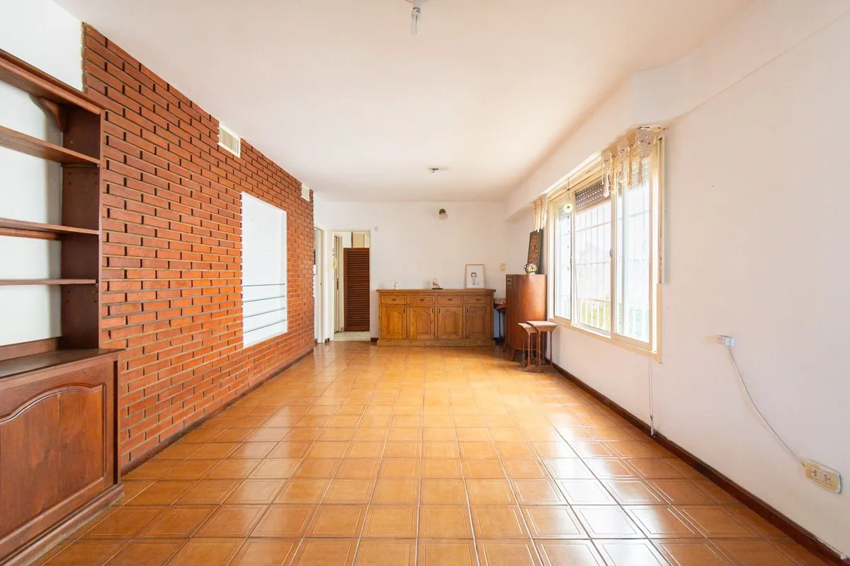 VENTA CASA 3 AMBIENTES MORON foto 2
