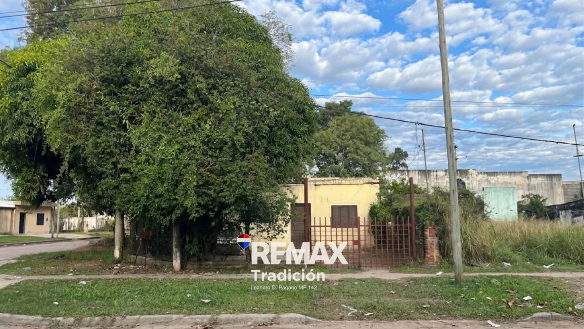 Venta Casa a Reciclar- s/asfalto, en esquina