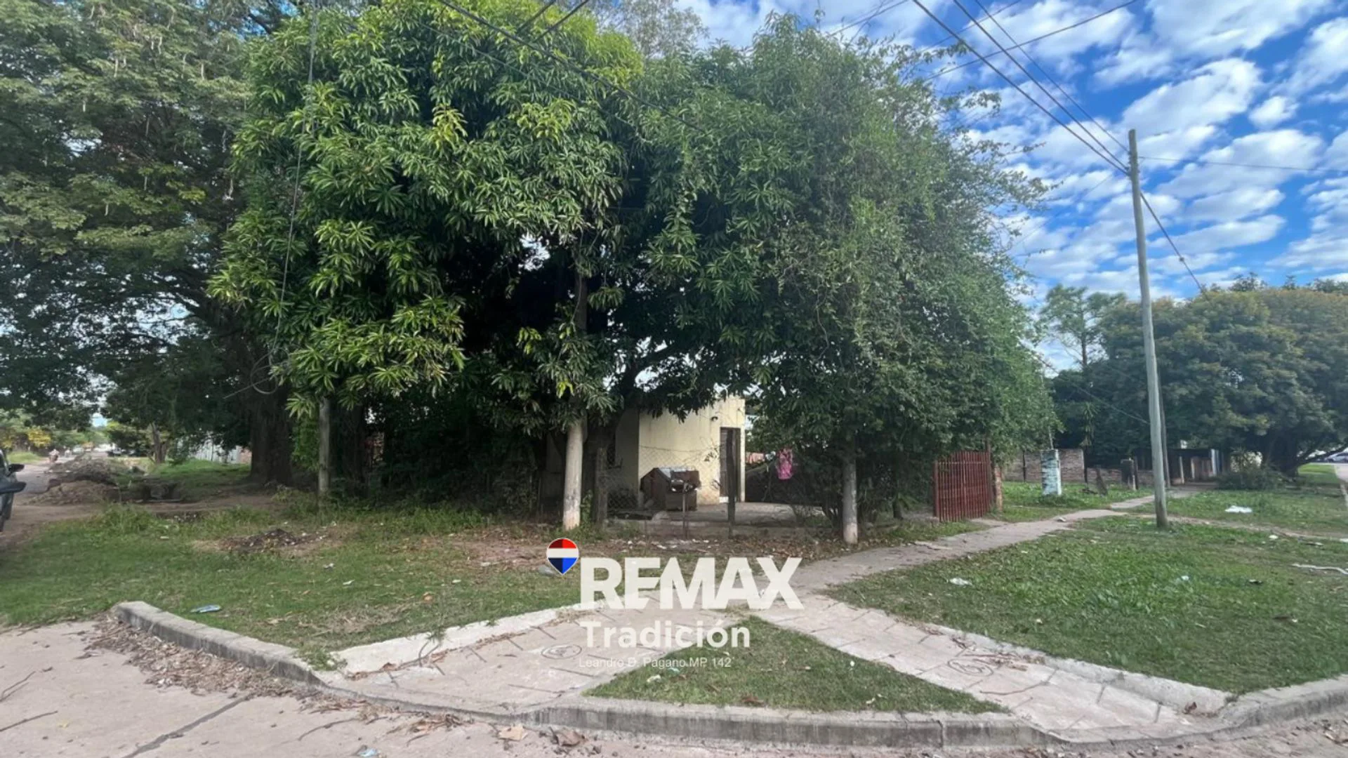 Venta Casa a Reciclar- s/asfalto, en  esquina foto 2