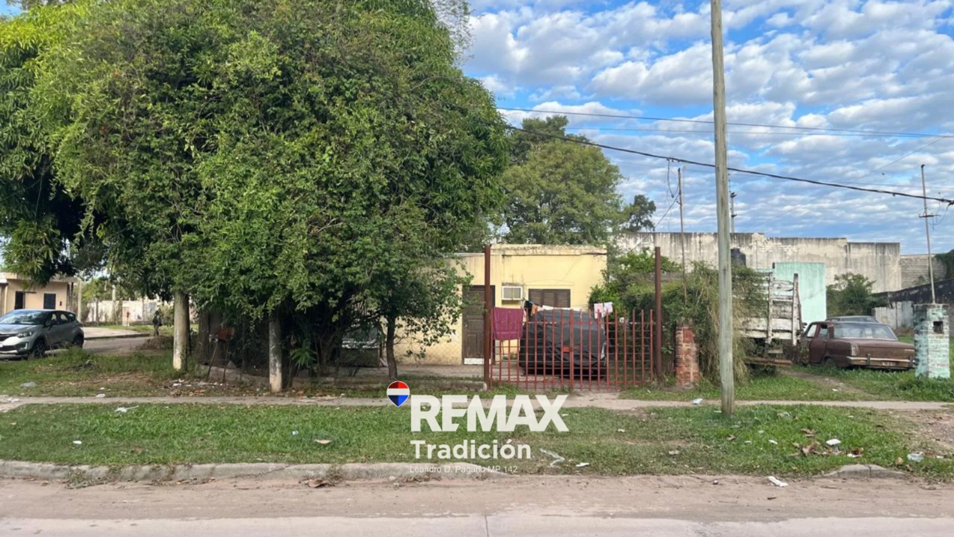 Venta Casa a Reciclar- s/asfalto, en  esquina foto 3