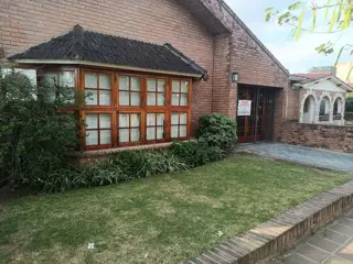 Venta Casa 3 dormitorios garage doble pileta quincho asador 5 baños U$S360.000. foto 2