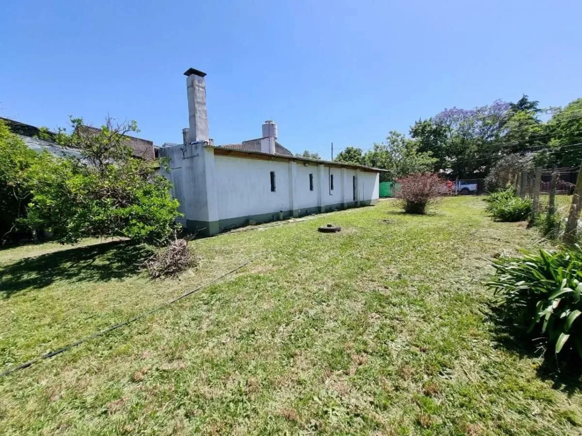 VENTA CASA EN MONTE GRANDE CON AMPLIO TERRENO foto 2