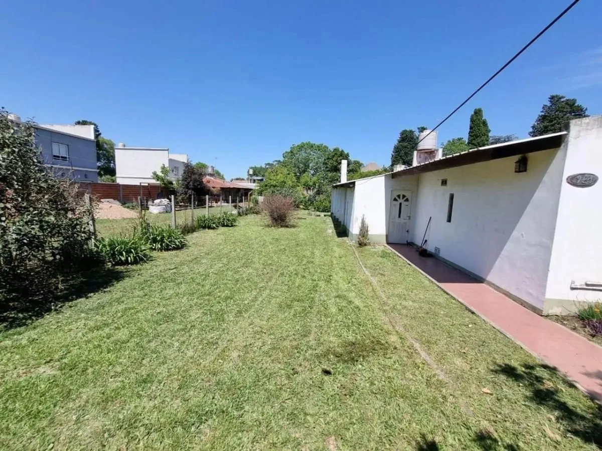 VENTA CASA EN MONTE GRANDE CON AMPLIO TERRENO foto 4