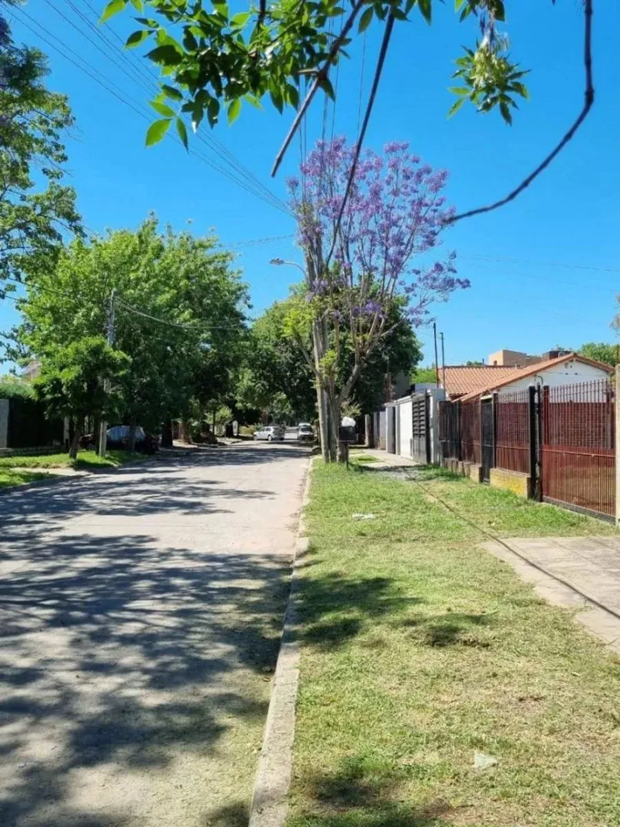 VENTA CASA EN MONTE GRANDE CON AMPLIO TERRENO foto 5