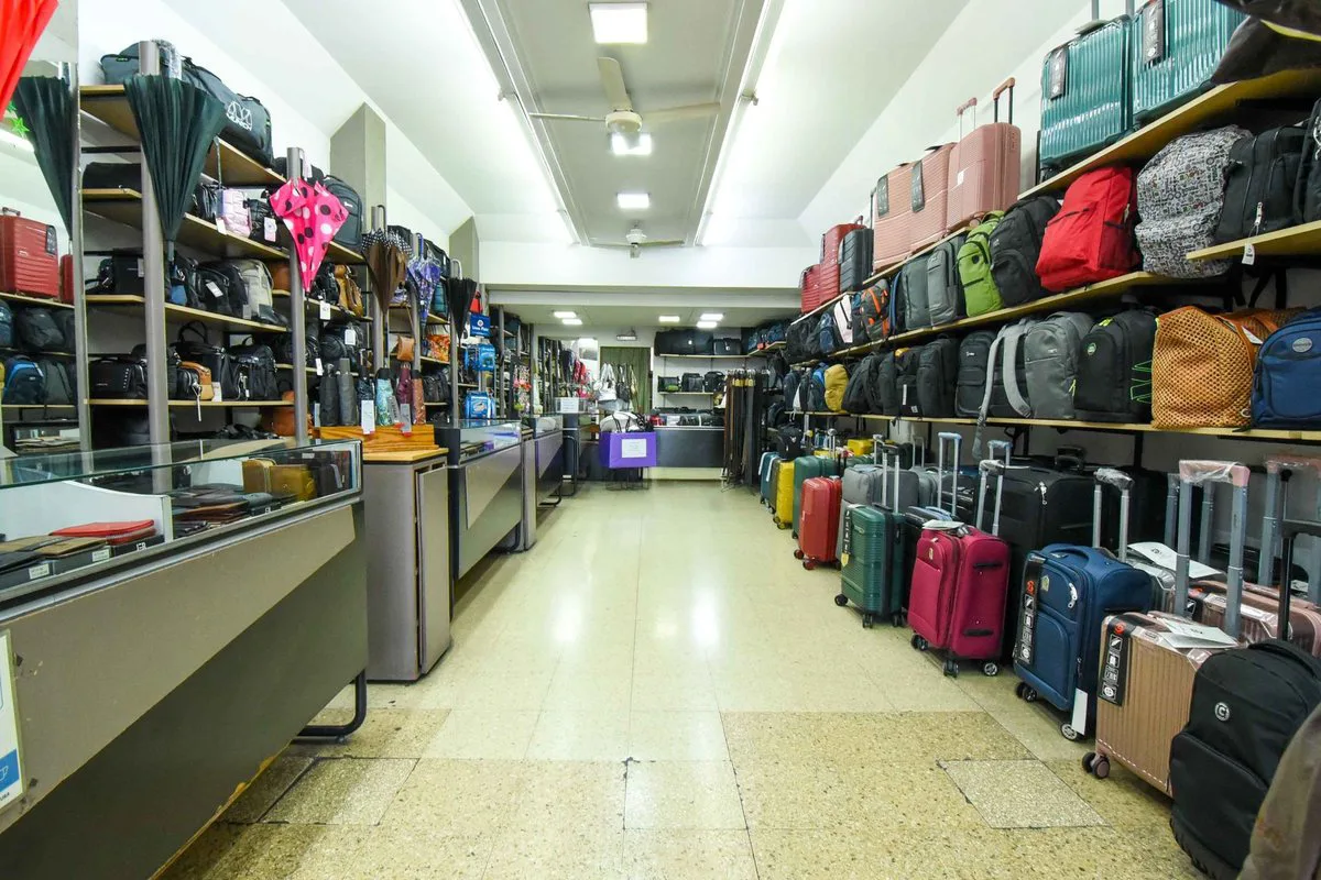 Venta local en Liniers Av.Rivadavia 2 plantas foto 5