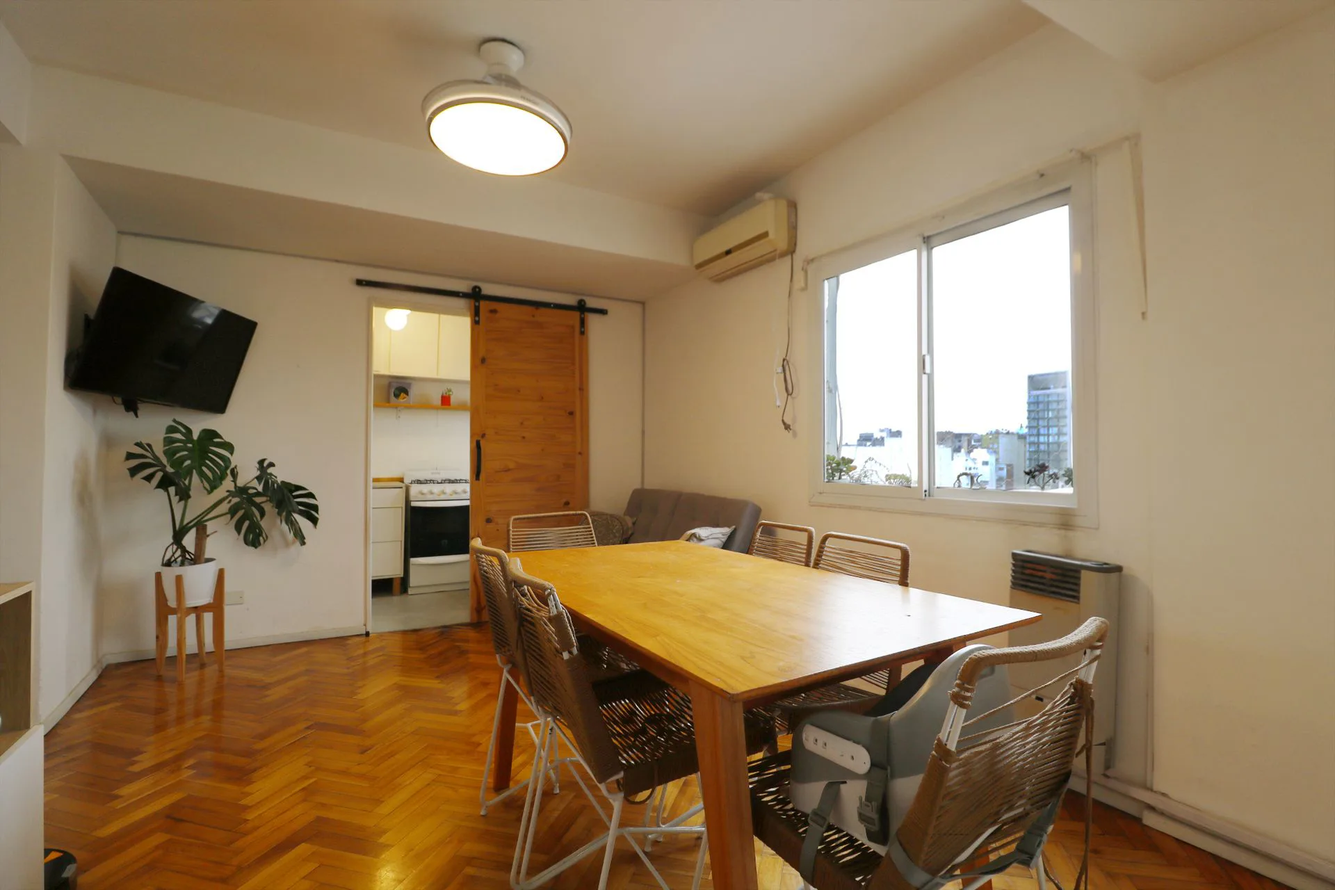 Venta Depto en torre 3 amb. Almagro, todo luz foto 4