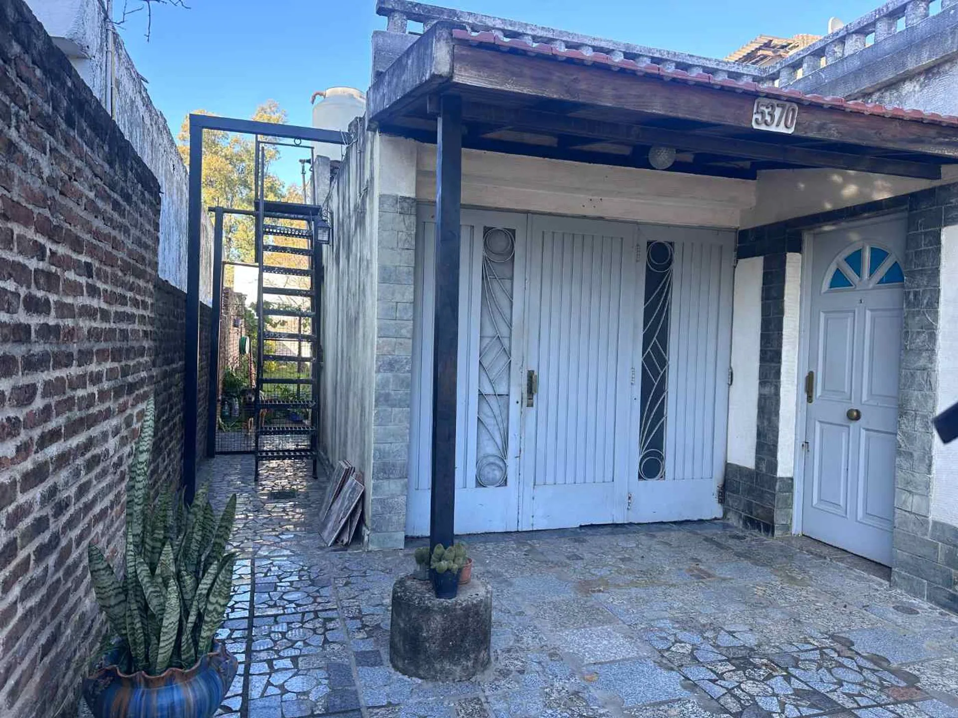 VENTA CASA 3 AMBIENTES C/COCHERA PABLO NOGUES foto 2