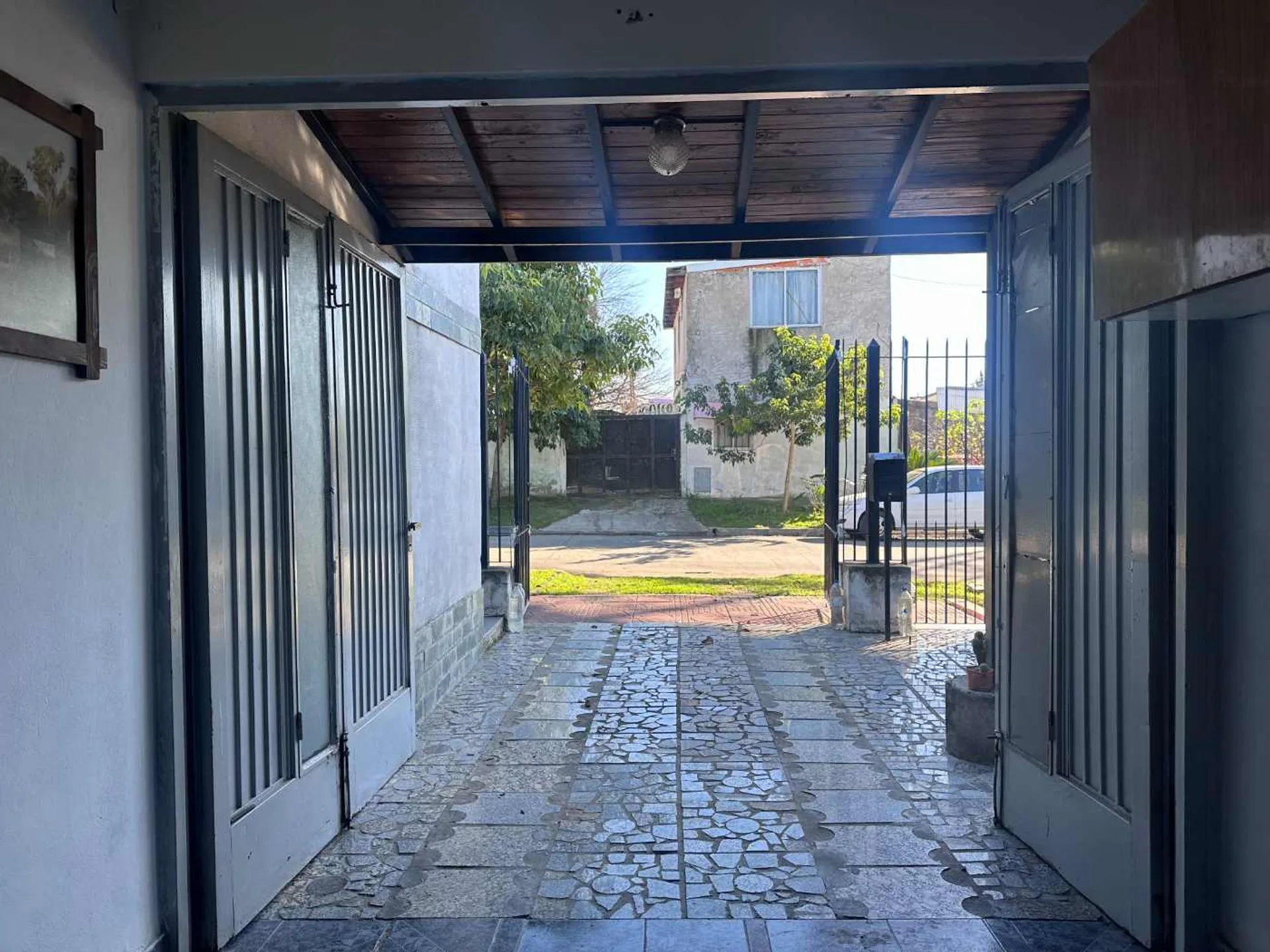 VENTA CASA 3 AMBIENTES C/COCHERA PABLO NOGUES foto 3