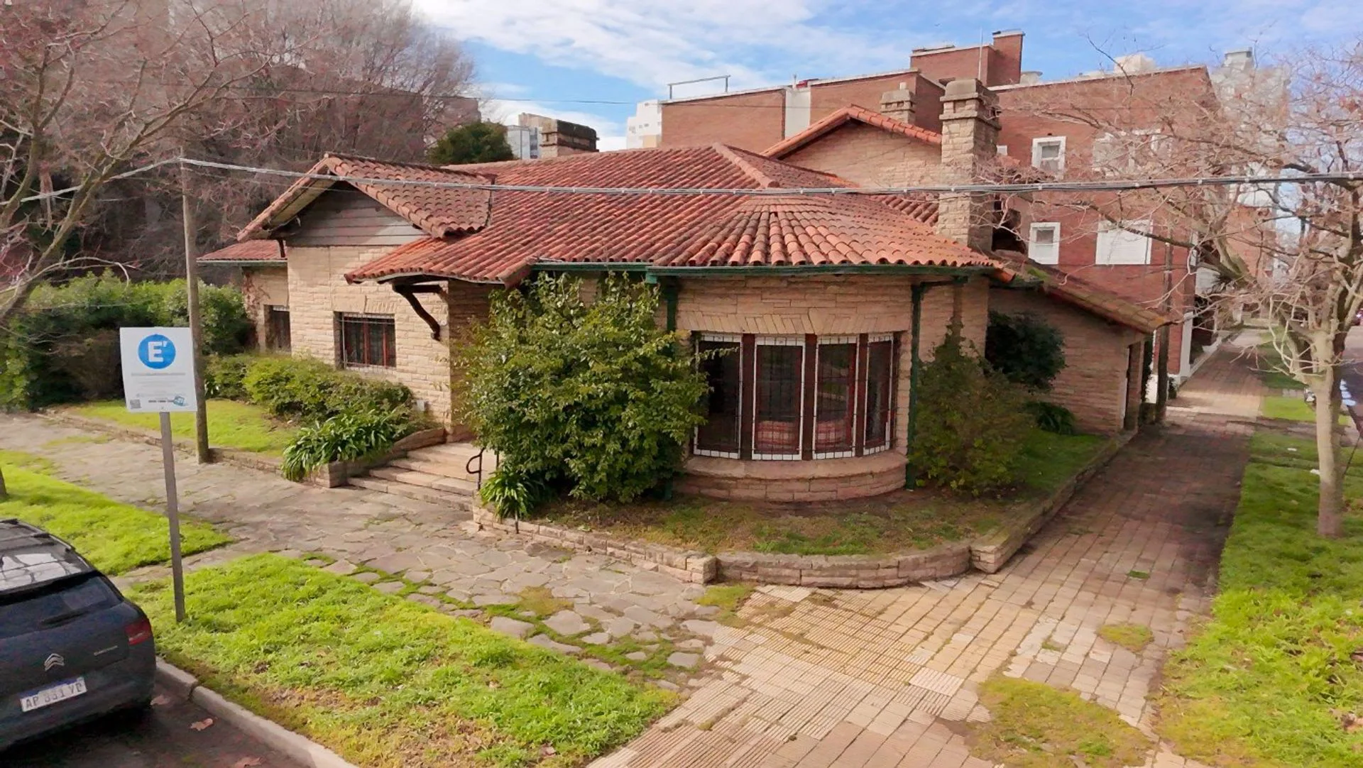 VENTA CASA 4 AMBIENTES  DEPENDENCIA MIRAMAR PARQUE
