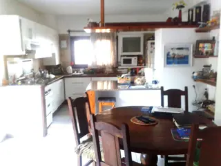 Casa de 3 dormitorios con pileta, entre caminos foto 1