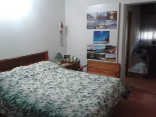 Casa de 3 dormitorios con pileta, entre caminos foto 4