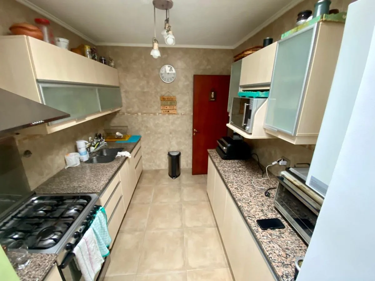 VENTA DE HERMOSA CASA 5 AMBIENTES EN VILLA CELINA foto 2