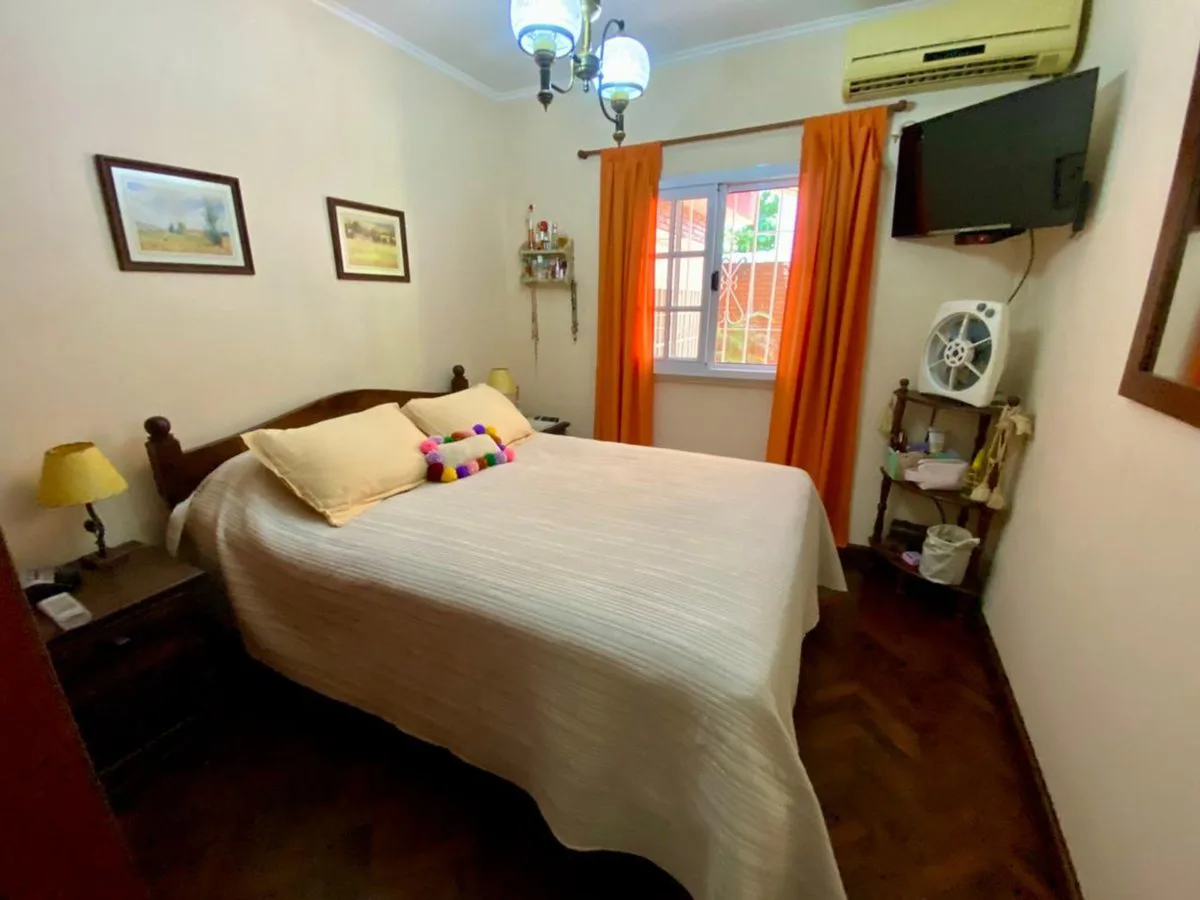 VENTA DE HERMOSA CASA 5 AMBIENTES EN VILLA CELINA foto 4