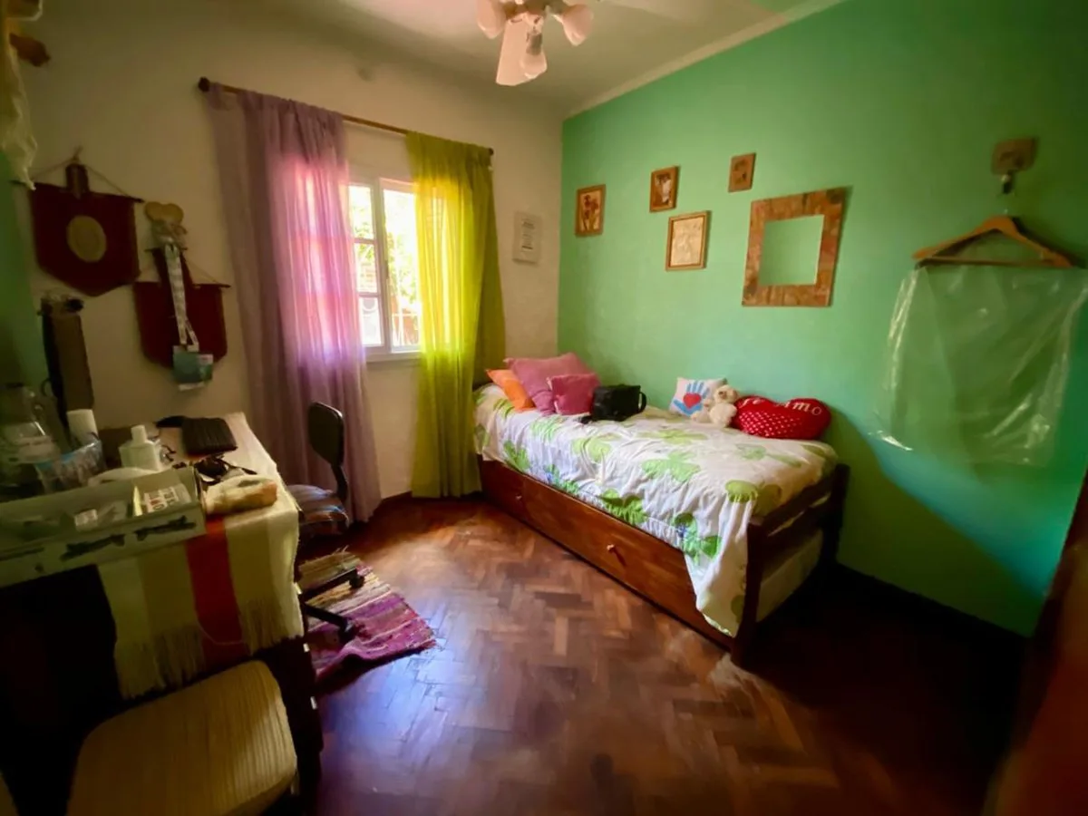 VENTA DE HERMOSA CASA 5 AMBIENTES EN VILLA CELINA foto 5