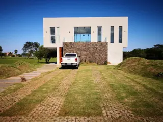 Casa en Club de Campo Aguavista en Paraguay, Para Inversión, 210 m², 3 Habitaciones, 3 Baños foto 2