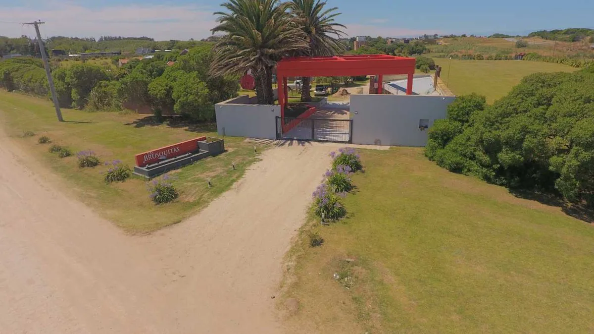 VENTA LOTE 914M2 BARRIO PRIVADO LAS BRUSQUITAS foto 3