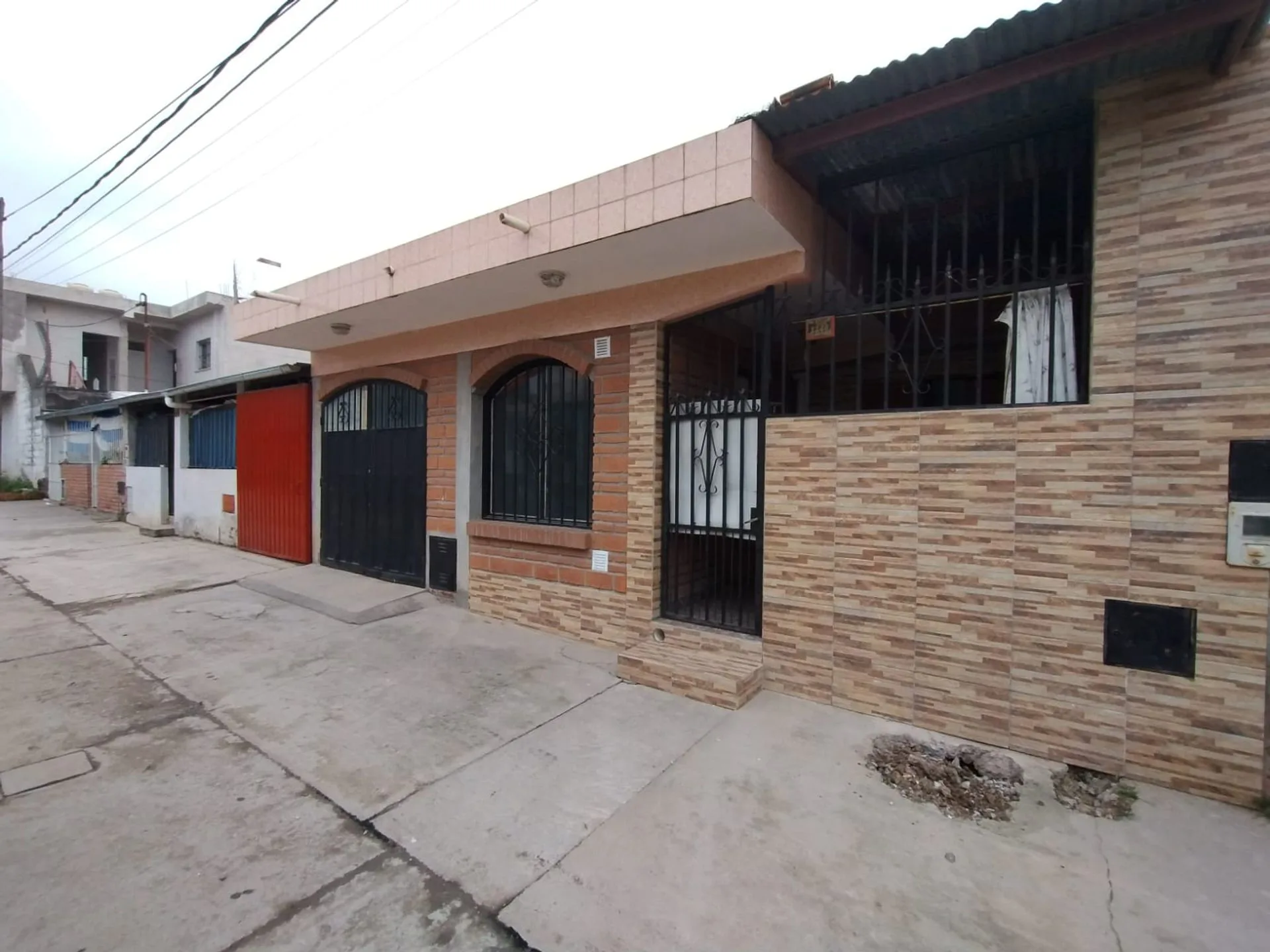 VENTA CASA 2 DORMITORIOS 160 M2 ALTO COMEDERO 370V foto 2