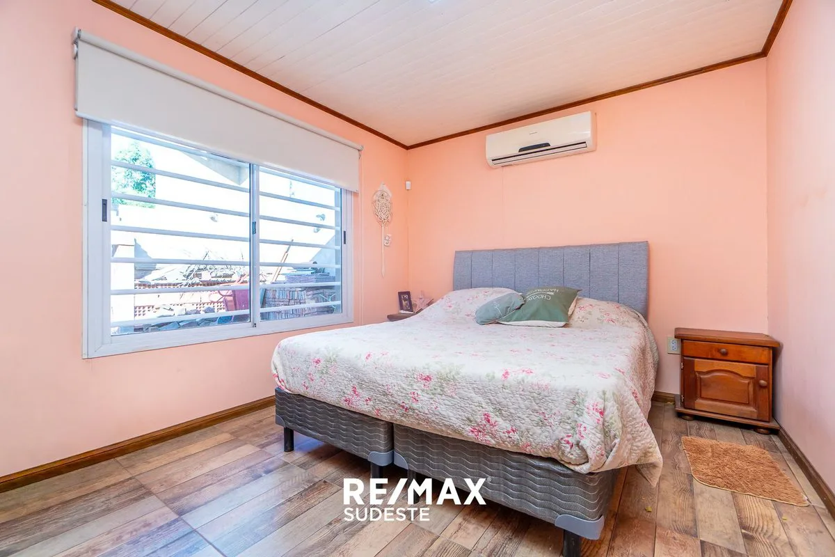 Venta casa 2 dormitorios con quincho foto 4