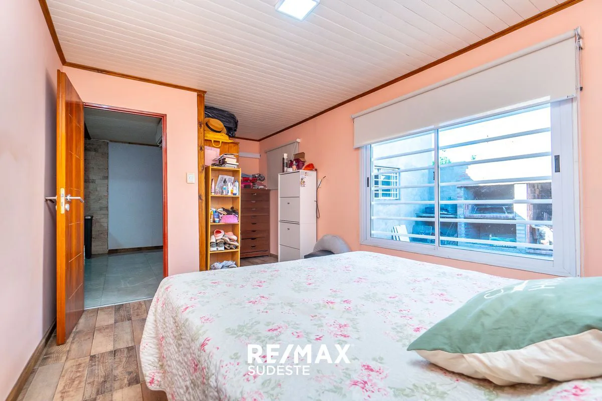 Venta casa 2 dormitorios con quincho foto 5