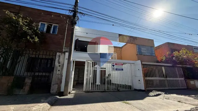 VENTA CASA 5 DORMITORIOS B° CENTRO