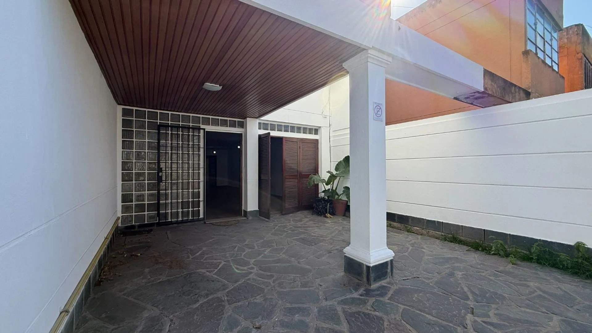 VENTA CASA 5 DORMITORIOS B° CENTRO foto 2