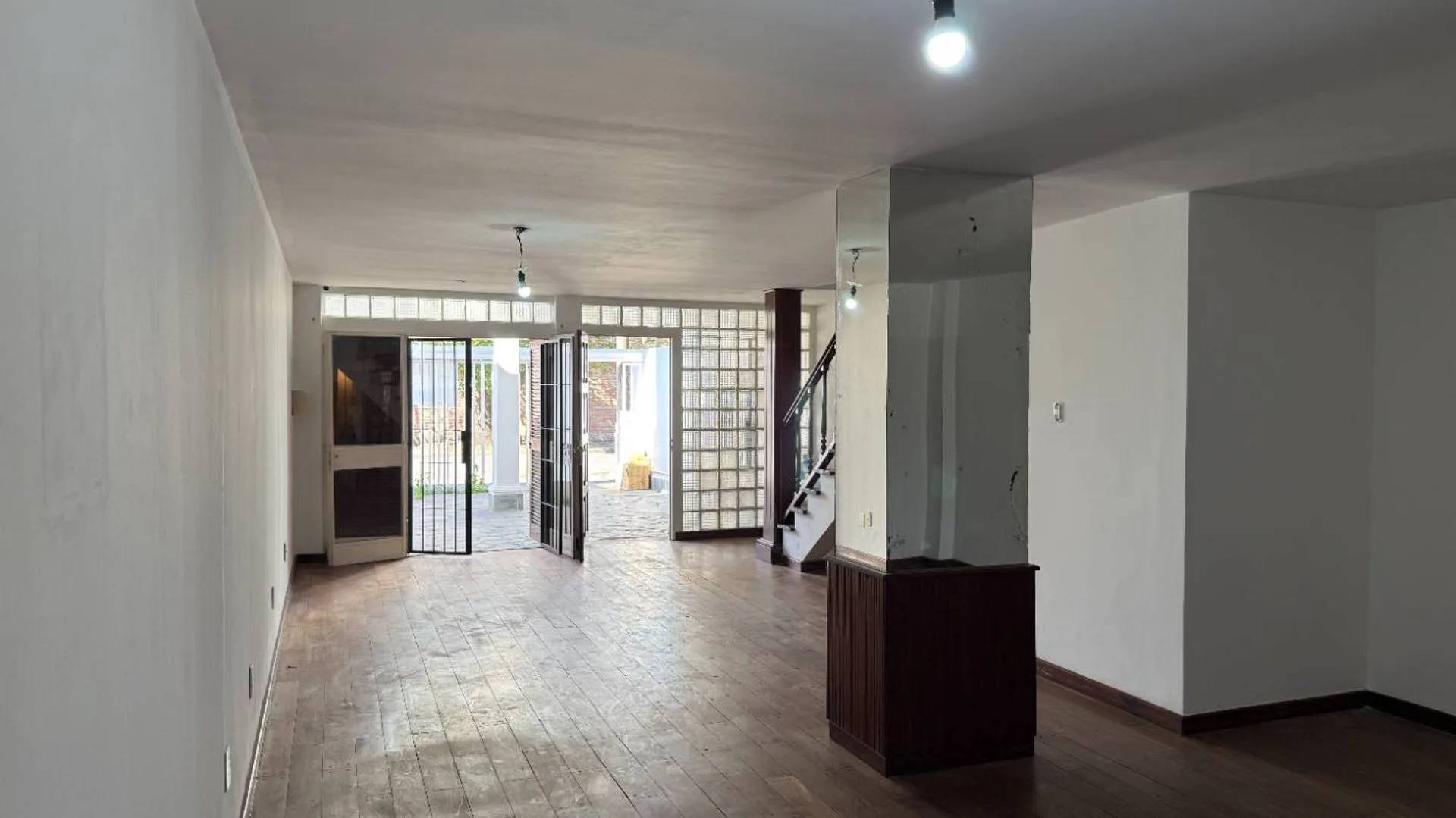 VENTA CASA 5 DORMITORIOS B° CENTRO foto 5