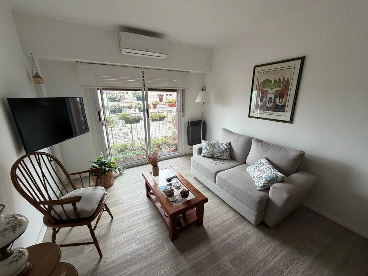 VENTA DEPTO 4 AMBIENTES CON BALCON **RESERVADO** foto 3