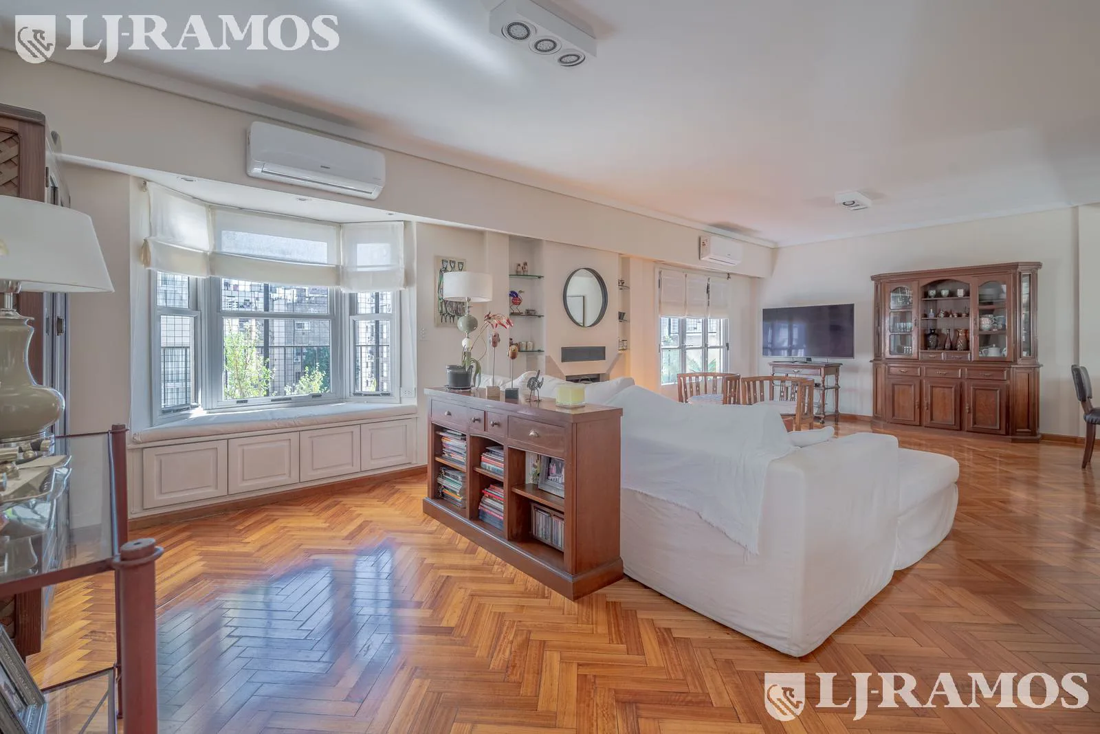 RECOLETA. Juncal y Austria. Cochera. Muy luminoso. venta foto 2