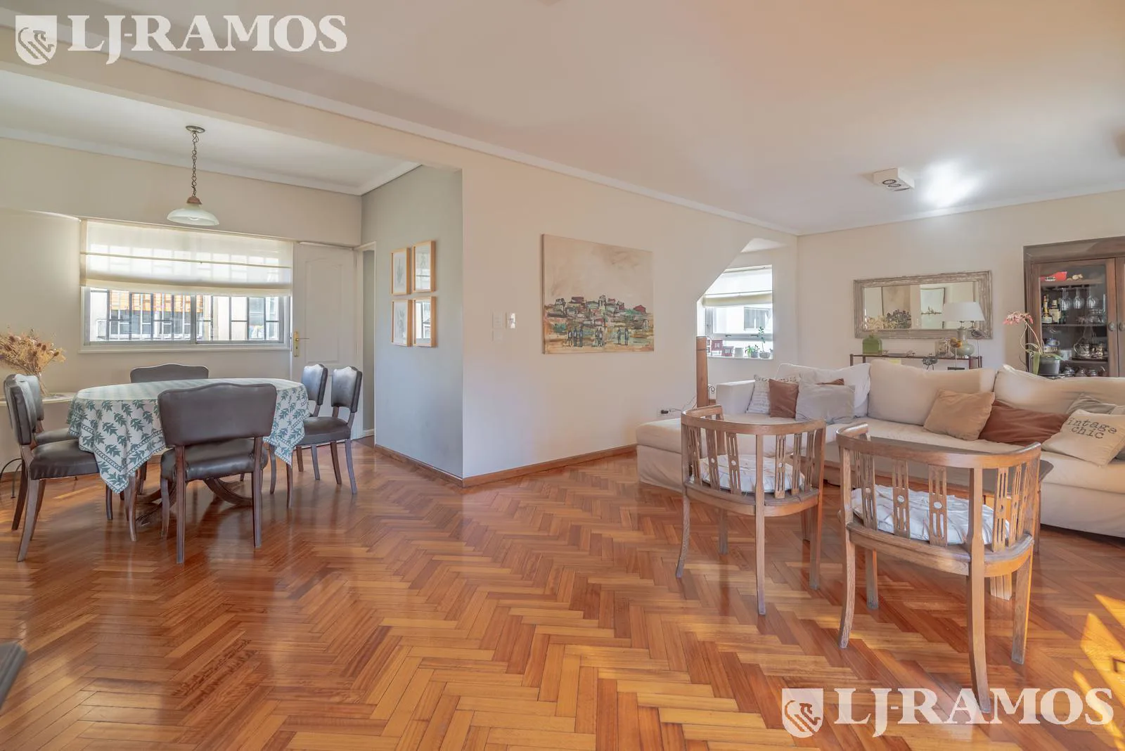 RECOLETA. Juncal y Austria. Cochera. Muy luminoso. venta foto 3