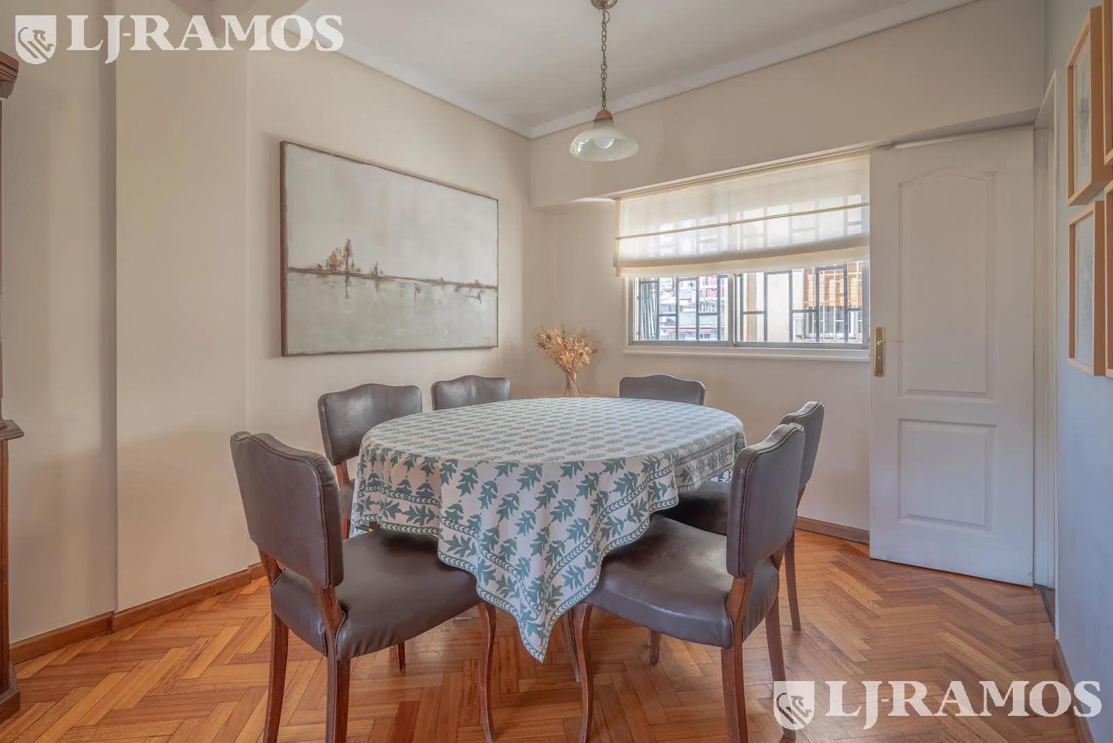 RECOLETA. Juncal y Austria. Cochera. Muy luminoso. venta foto 5