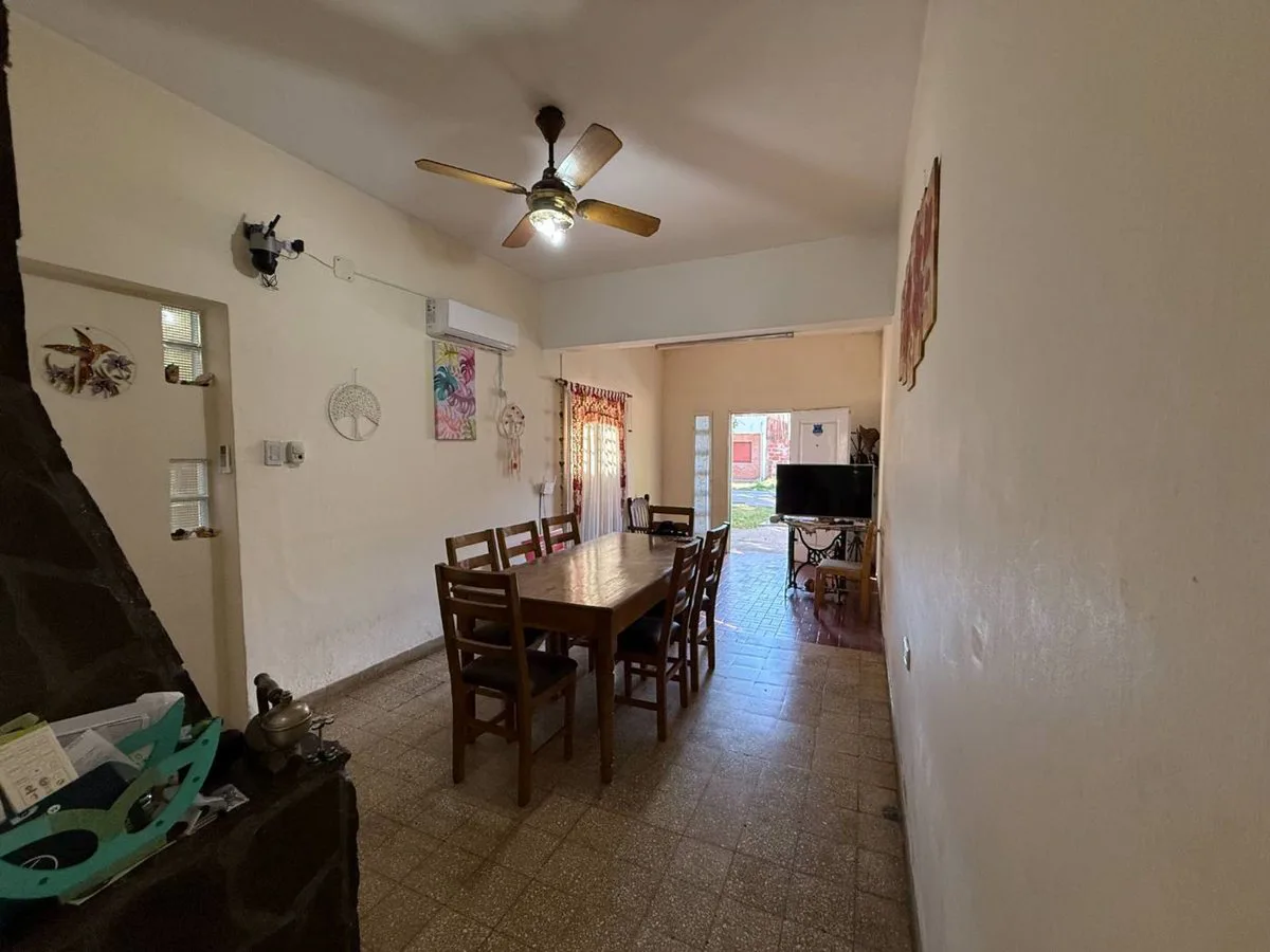 VENTA CASA 2 DORMITORIOS + COMODIN, PATIO Y PILETA foto 3