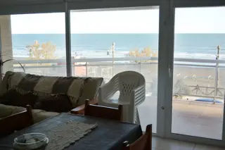 DEPARTAMENTO DE 2 DORMITORIOS  FRENTE AL MAR, EN MONTE HERMOSO foto 3